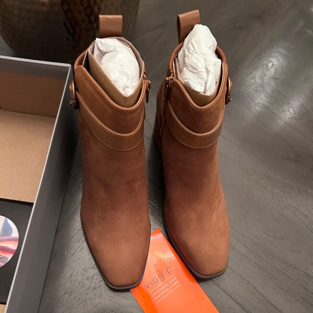 VIONIC Tenley Women's Mid Shaft Ankle Boot - Picture 3 of 13
